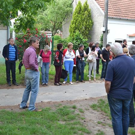 فندق Penzion U Kostela Mikulčice المظهر الخارجي الصورة